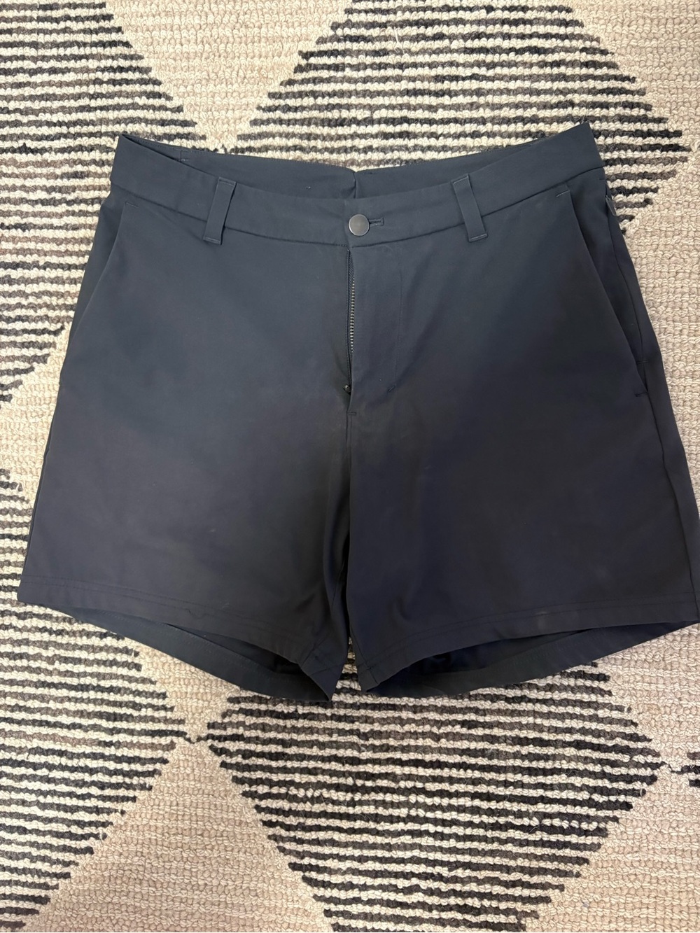 lululemon athletica Black Men’s Commission Shorts 5.5” warpstreme 32